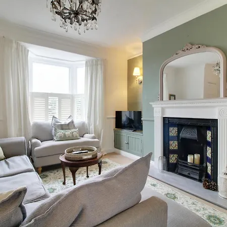 3-bed Near Harrogate, Parking & Country Views Tatil Evi Pannal