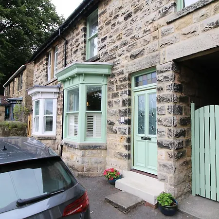 3-bed Near Harrogate, Parking & Country Views Pannal