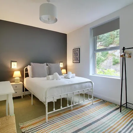 3-bed Near Harrogate, Parking & Country Views Tatil Evi