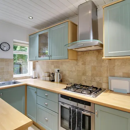 3-bed Near Harrogate, Parking & Country Views *