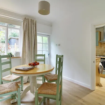 3-bed Near Harrogate, Parking & Country Views *