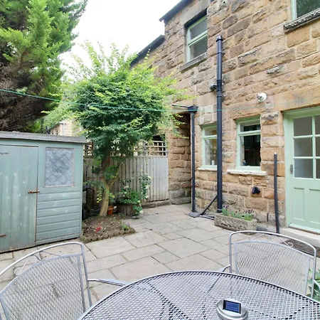 3-bed Near Harrogate, Parking & Country Views