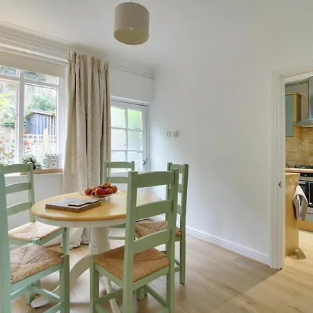3-bed Near Harrogate, Parking & Country Views Tatil Evi