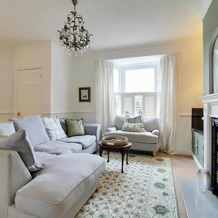 3-bed Near Harrogate, Parking & Country Views Tatil Evi
